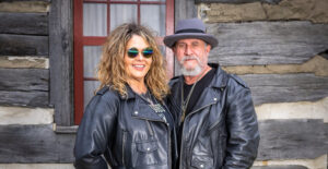 O duo de rock Eleyet McConnell (Divulgação)