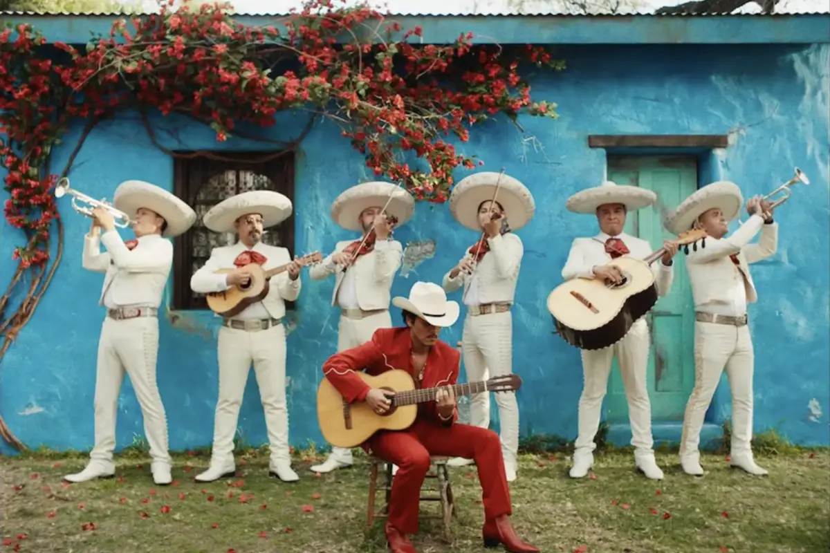 Bruno Mars no clipe de "Risk It All"(Reprodução YouTube)