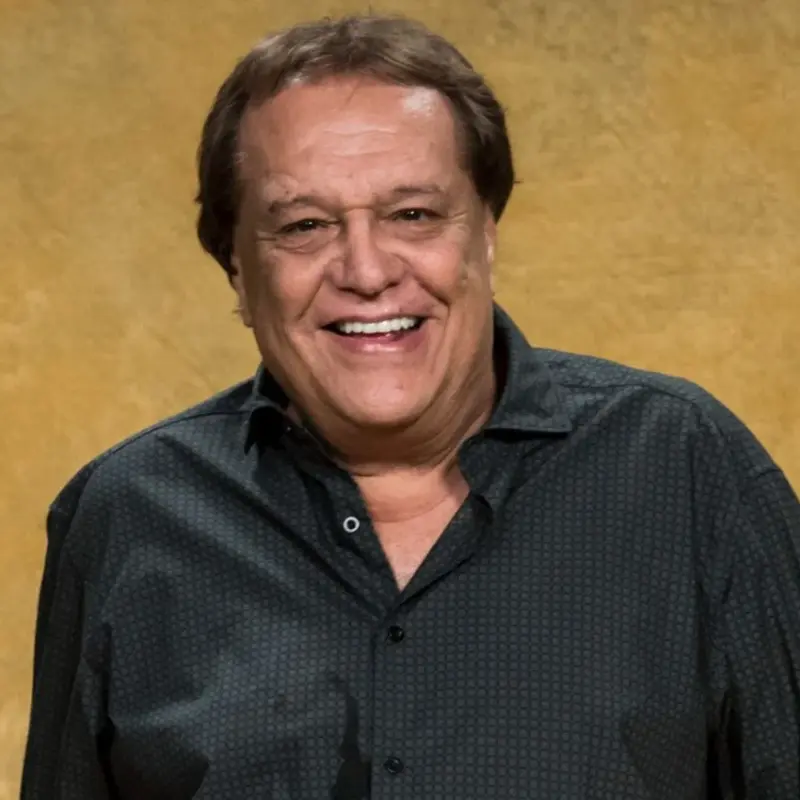 Morre Dennis Carvalho aos 78 anos; entenda a ligação musical do diretor