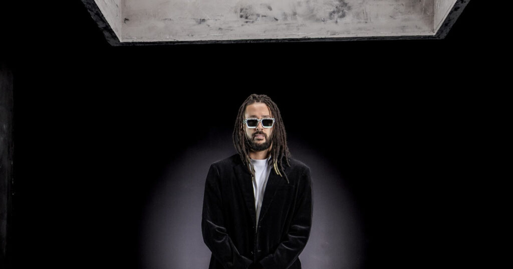 Julies lança 'Viver Não é de Graça' (Sucre)