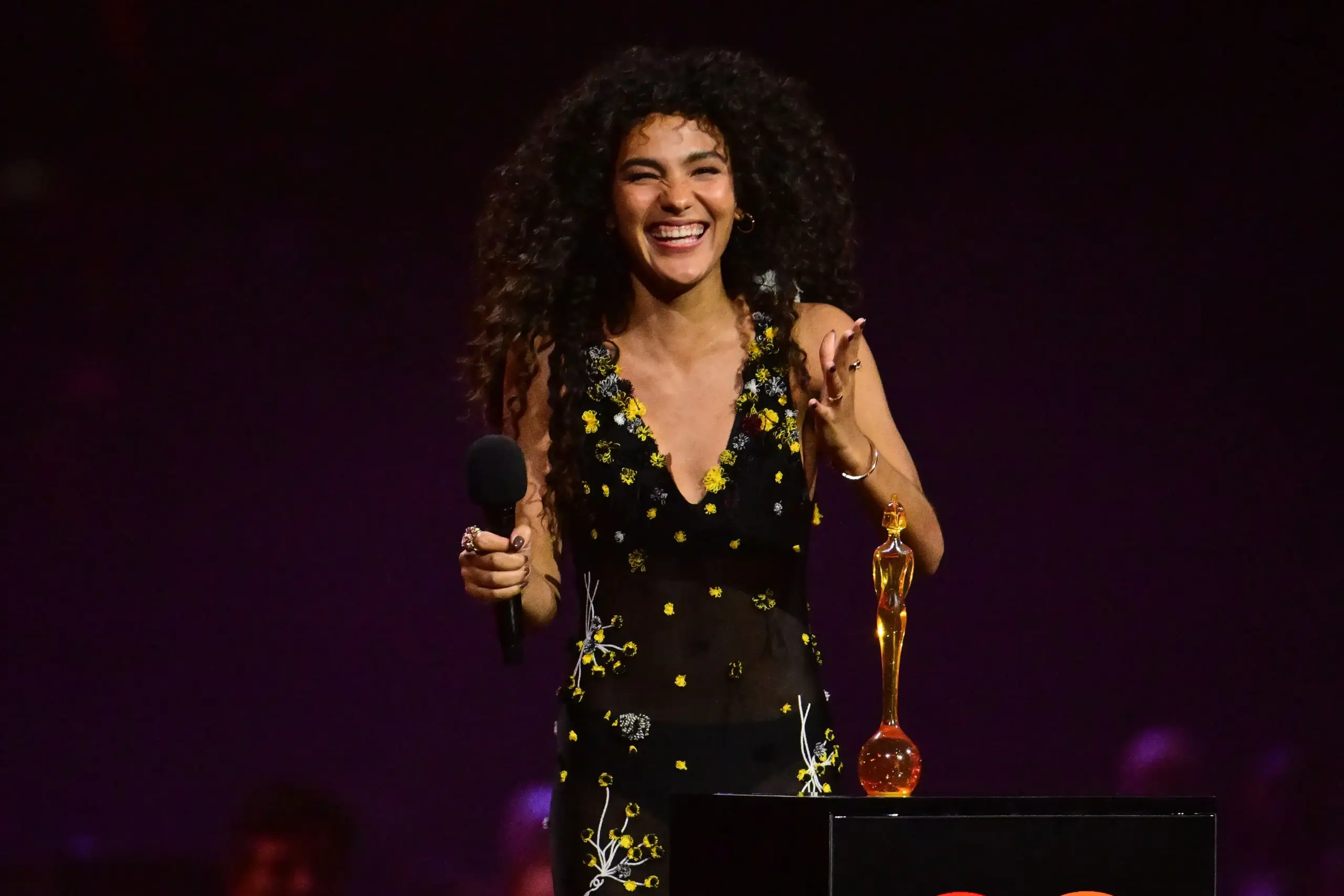 Dominação de Olivia Dean no BRIT é boa para a música do Reino Unido? 2 Olivia Dean no BRIT Awards 2026 (Grosby)