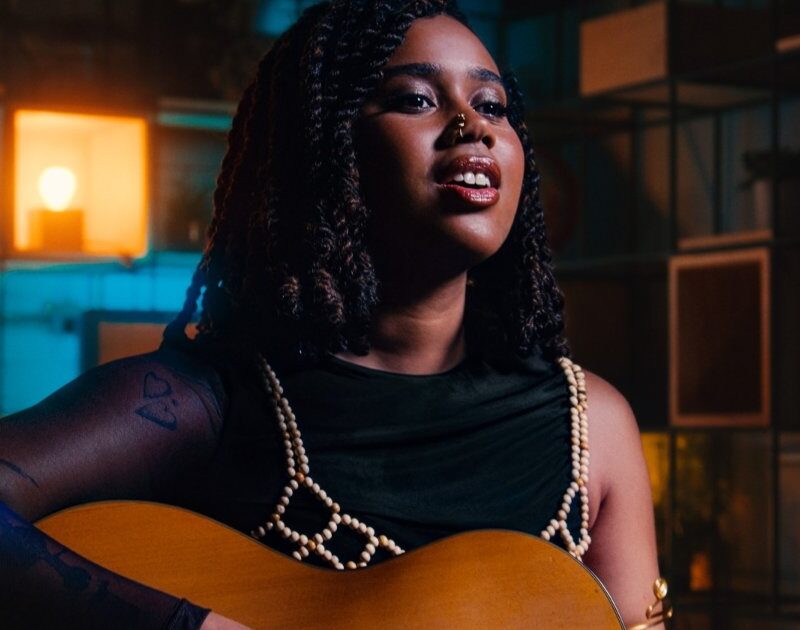 Melly lança EP acústico no slap sessions 2026: ‘Muito verdadeiro e íntimo’