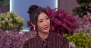 EJAE no "The Jennifer Hudson Show" (Reprodução YouTube)