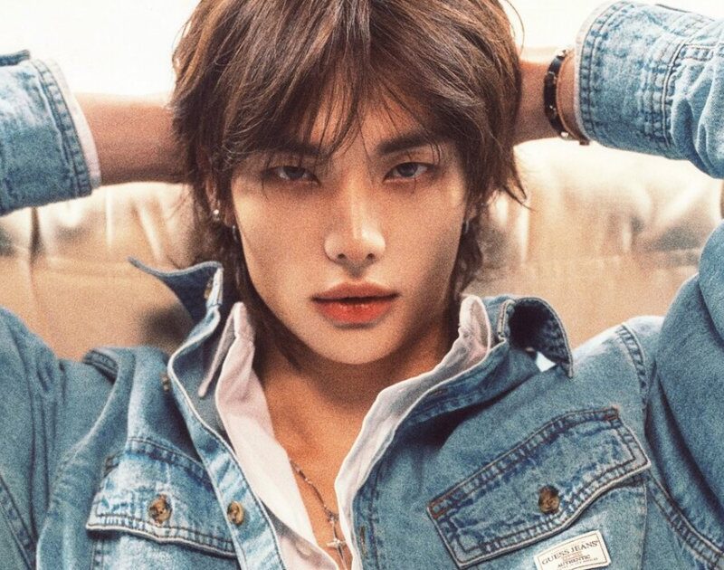 Hyunjin, do Stray Kids, é anunciado embaixador global da GUESS; veja as fotos