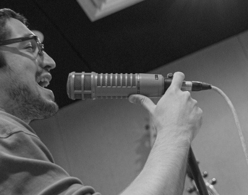 Gabriel Leone lança primeiro álbum da carreira, ‘Minhas Lágrimas’