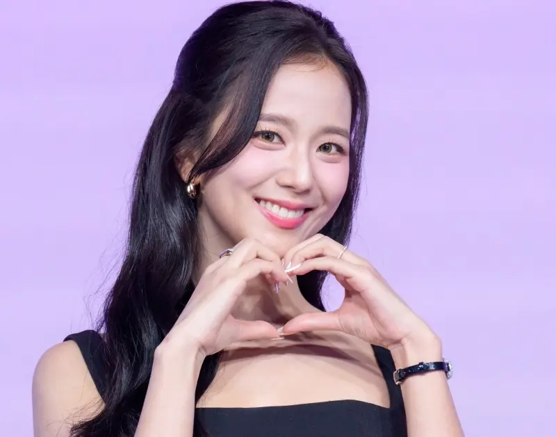 Jisoo, do BLACKPINK, compartilha bastidores de ‘Namorado por Assinatura’