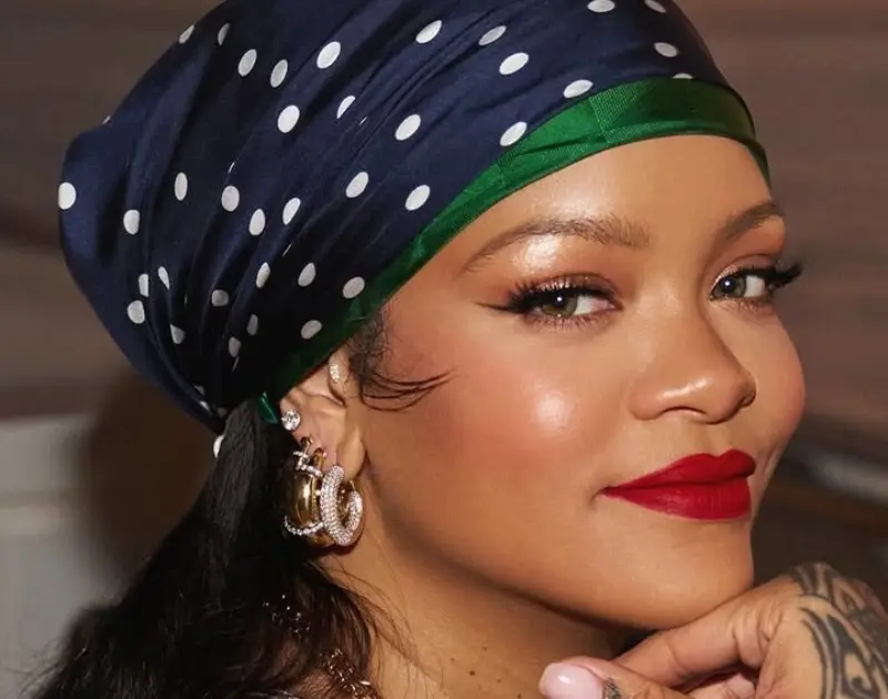 Polícia identifica mulher que atirou em casa de Rihanna; ela disparou 10 vezes