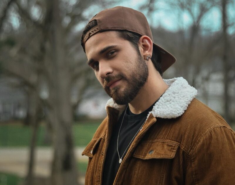 Gustavo Mioto aposta em fase internacional ao lançar faixa em inglês