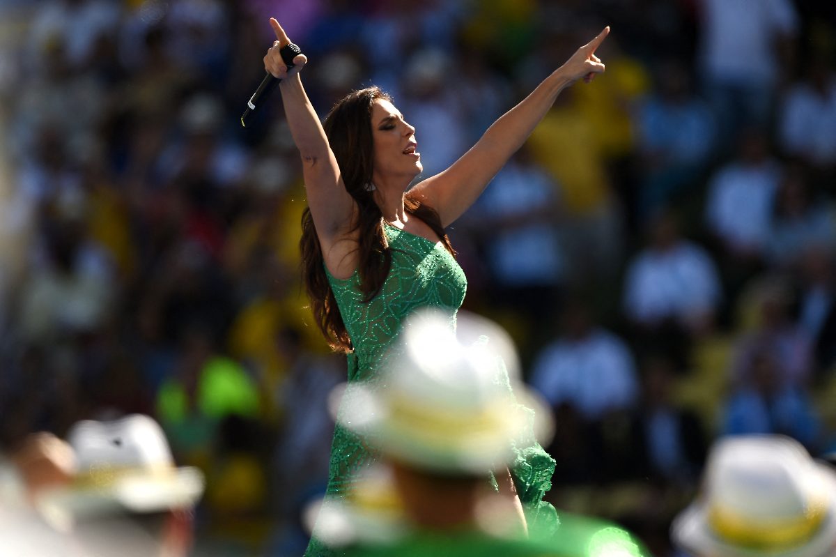 A cantora se apresenta na cerimônia de encerramento da Copa do Mundo noBrasil, em 2014, no Maracanã (Pedro Ugarte/AFP) 
