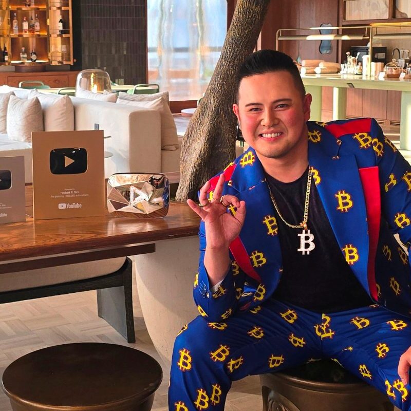 Herbert R. Sim lança ‘Bitcoin Man’, faixa pop inspirada no transumanismo