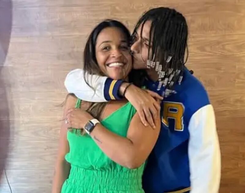 Oruam defende mãe apontada como foragida da Justiça: ‘O sistema é nojento’