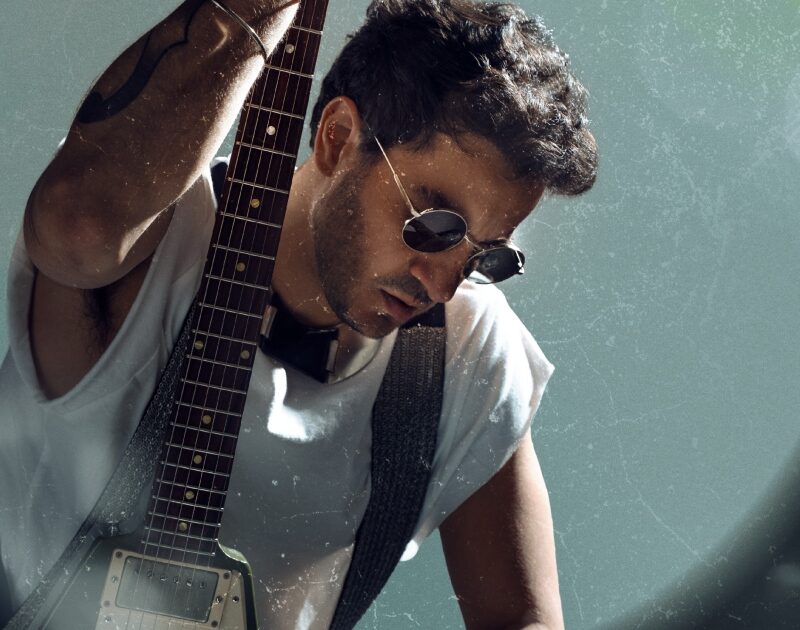 Artur Menezes lança single e detalha show blueseiro no Lollapalooza