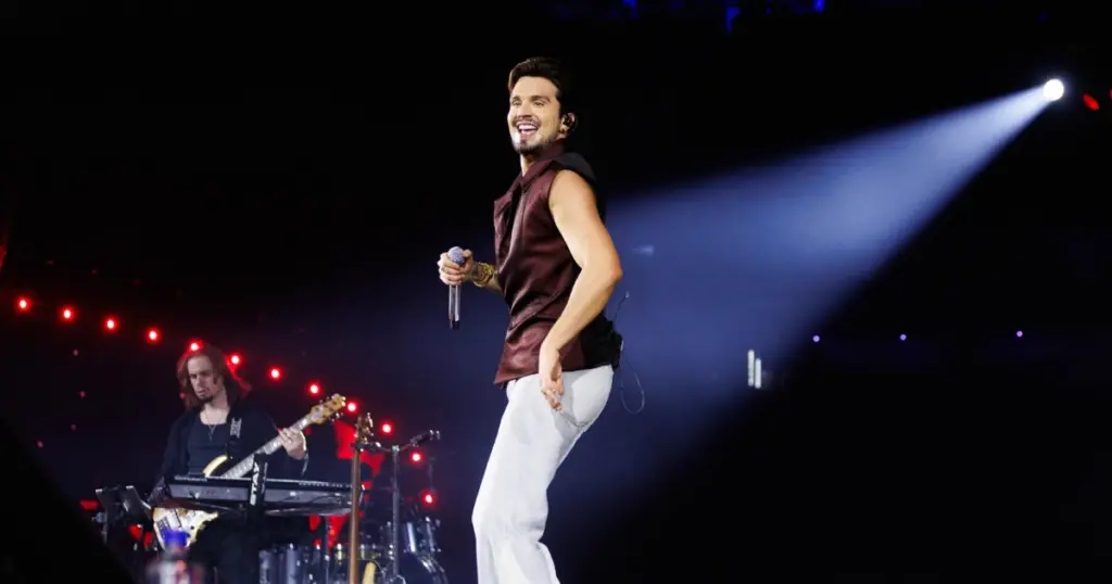 Em SP, Luan Santana convida público para uma viagem poderosa no tempo 1 Luan Santana