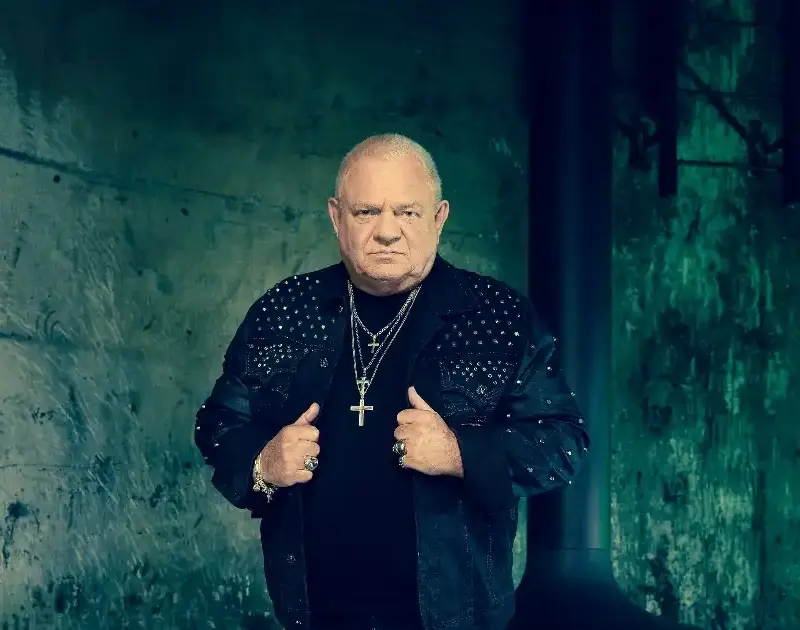 Guitarras ‘serra elétrica’ e voz de elfo: conheça Udo Dirkschneider
