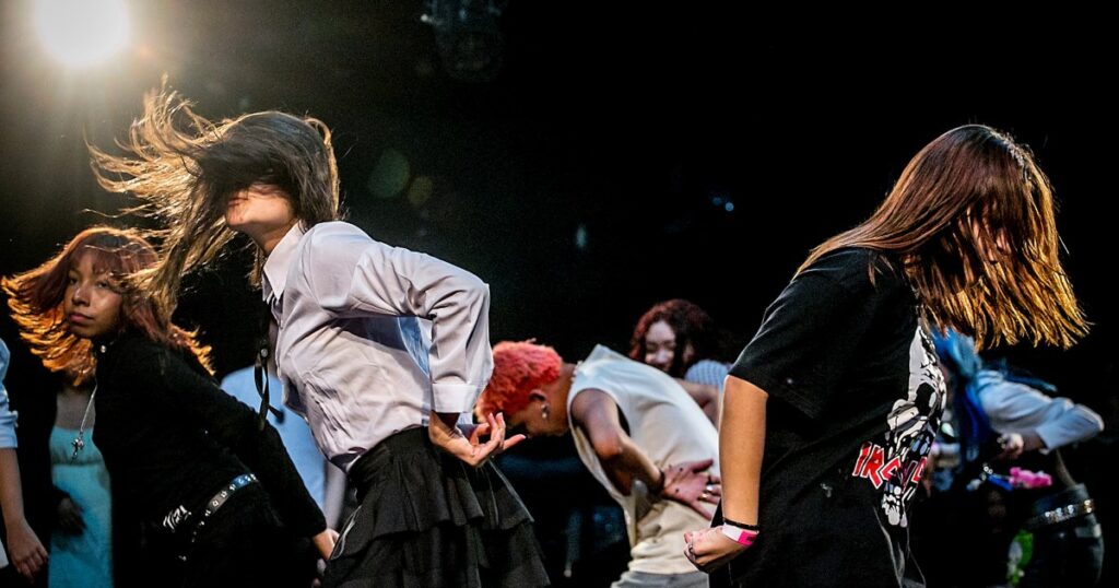 Foto de dança K-Pop durante programação do 18º Festival da Cultura Coreana no Complexo Cultural Oswald de Andrade