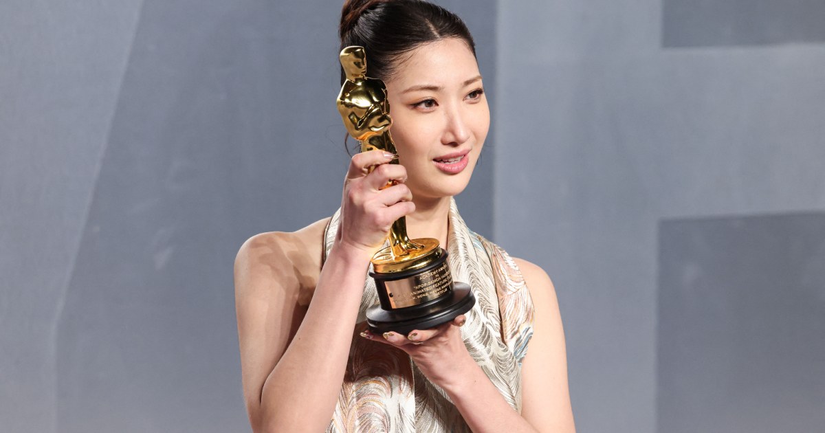 EJAE com estatueta do Oscar 2026