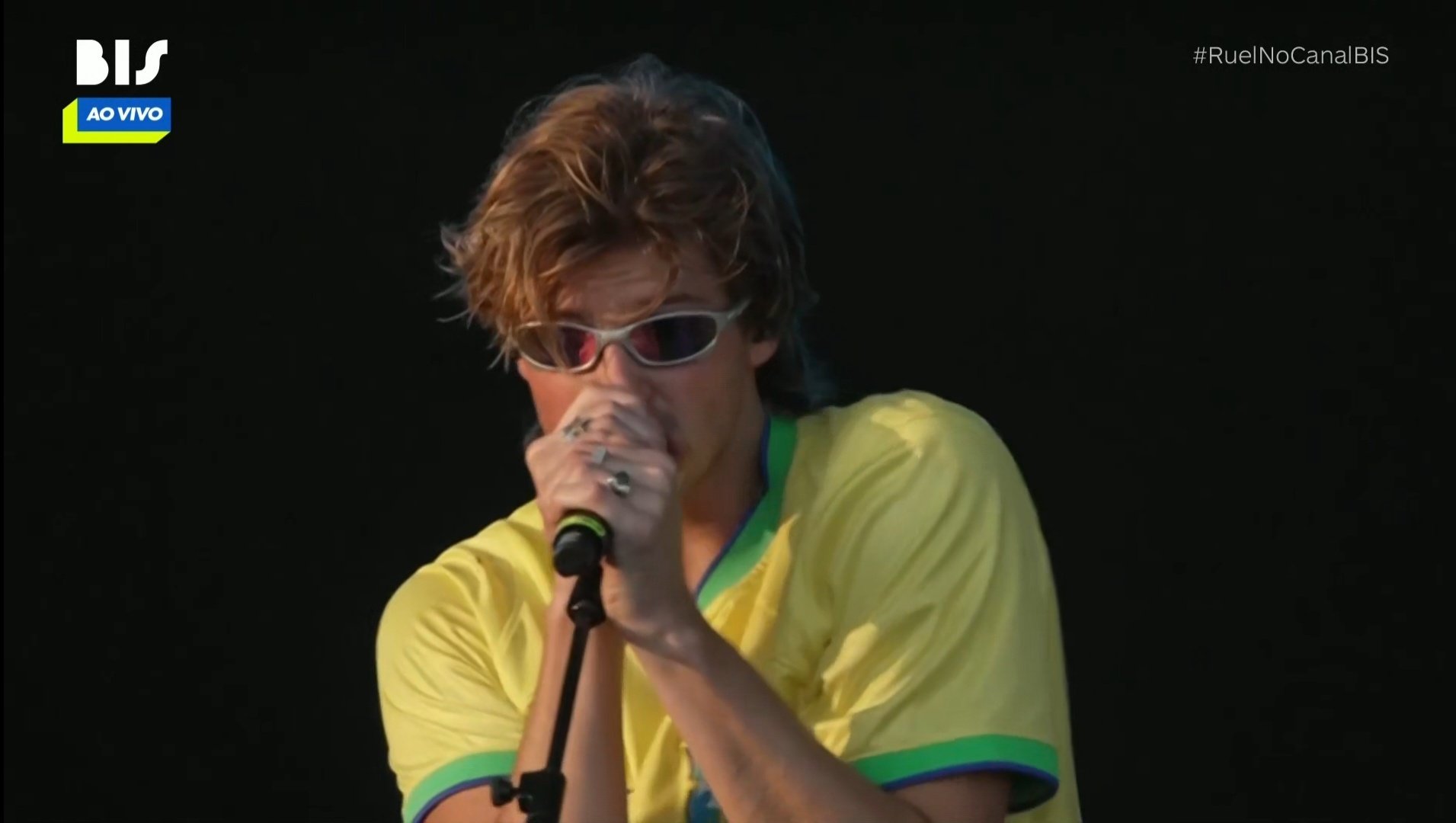 Ruel se diverte no fim de tarde do Lollapalooza Brasil 2026 2 Ruel vestiu camisa da seleção brasileira no Lollapalooza Brasil 2026