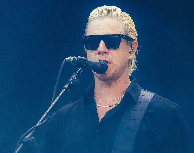 Interpol aposta em elegância e hits no Lollapalooza Brasil 2026