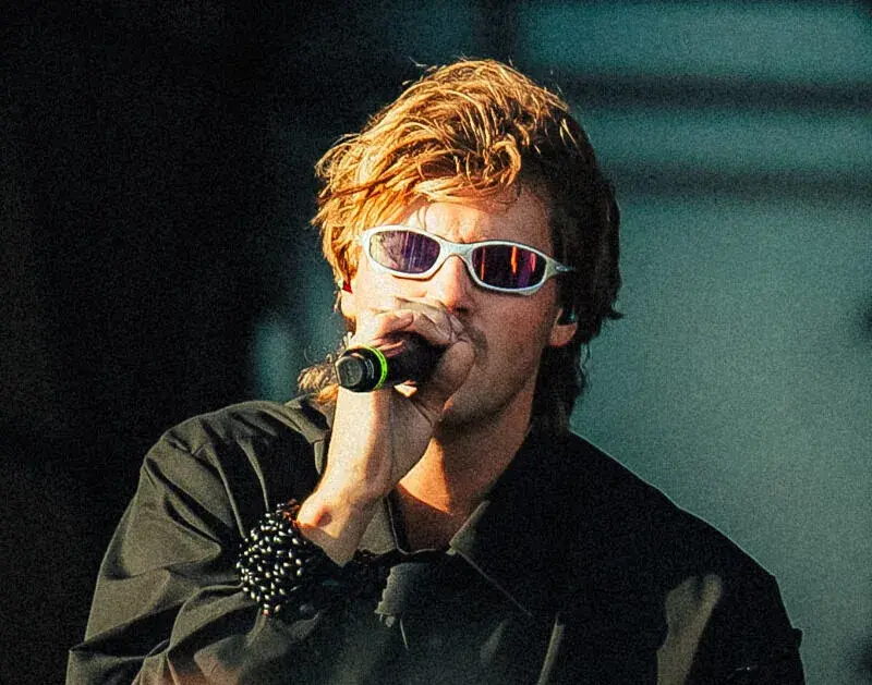 Ruel se diverte no fim de tarde do Lollapalooza Brasil 2026