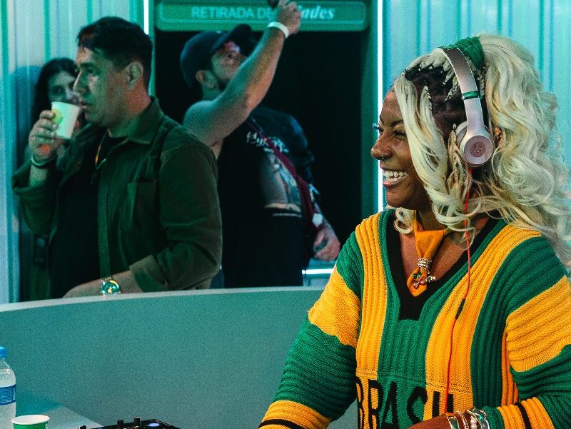 Lolla BR 2026: Sprite Fresh District abre com sets quentes e refrescância
