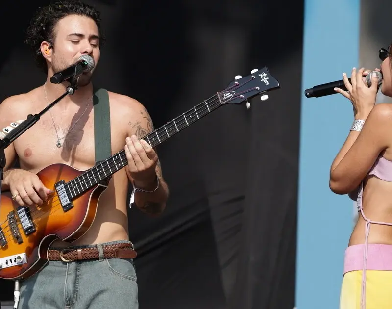 Foto em Grupo vai pro público, protesta e estreia bem no Lolla