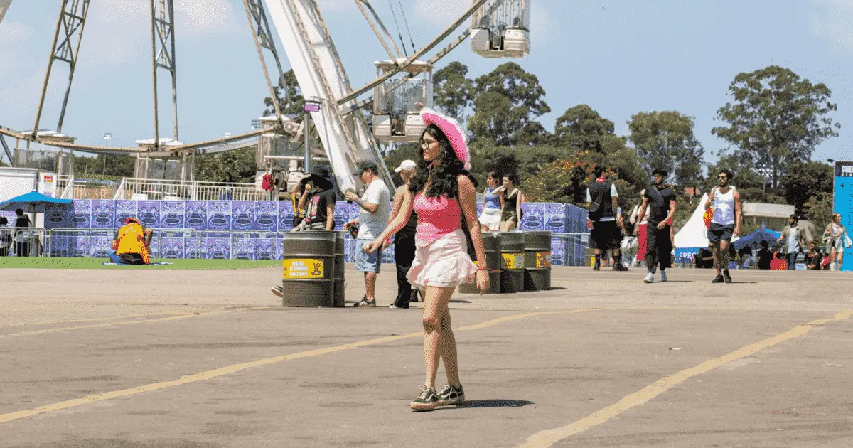 Chapéus em homenagem a Chappell Roan no Lollapalooza Brasil. (Sidnei Lopes/Billboard)