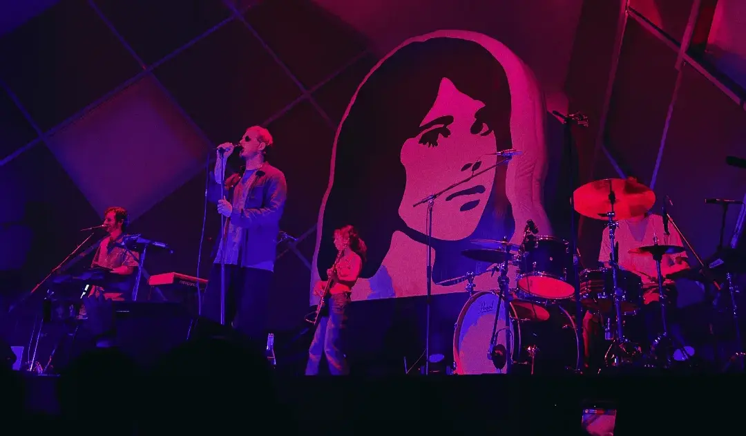 TV Girl no palco do Lollapalooza Brasil 2026 (Reprodução)