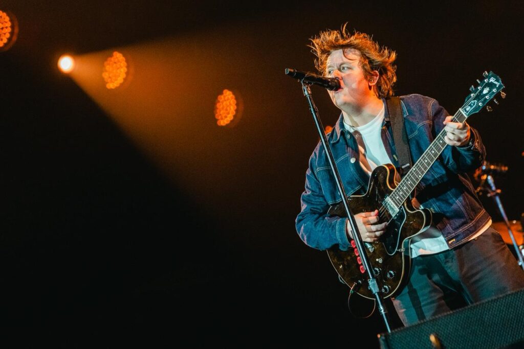 Lewis Capaldi no Lollapalooza 2026 (Tati Silvestroni/Billboard Brasil)
