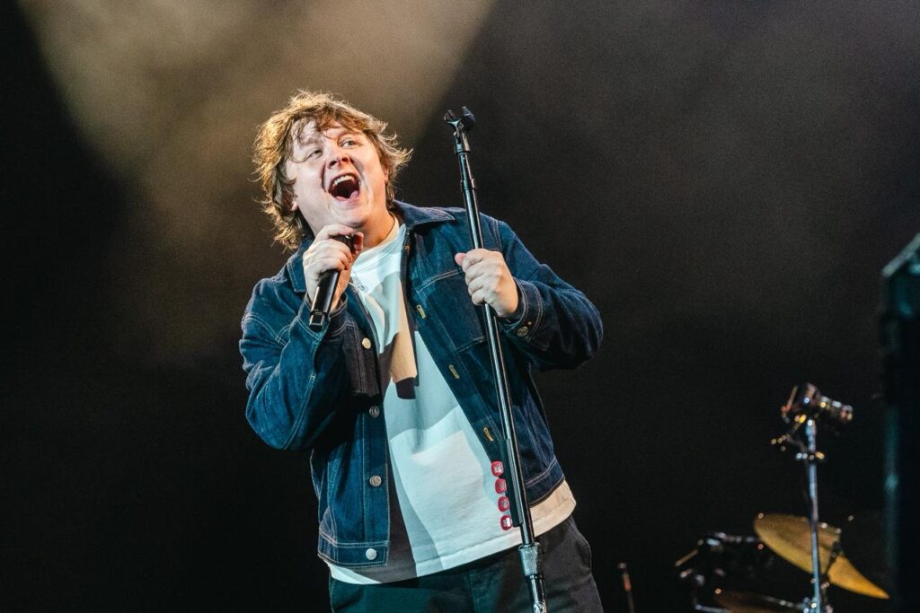 Lewis Capaldi no Lollapalooza 2026 (Tati Silvestroni/Billboard Brasil)