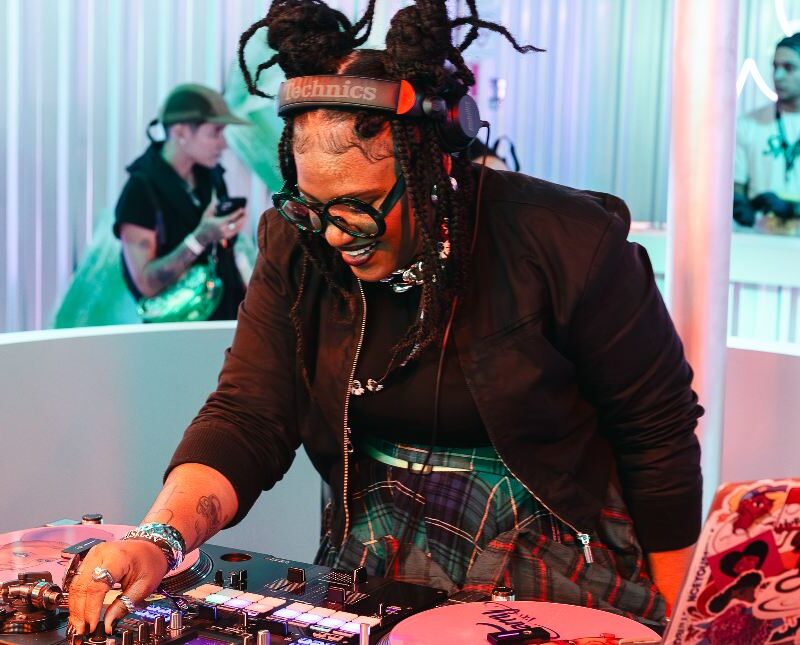 Lolla BR 2026: Tamy agita Sprite Fresh District com costura precisa de estilos