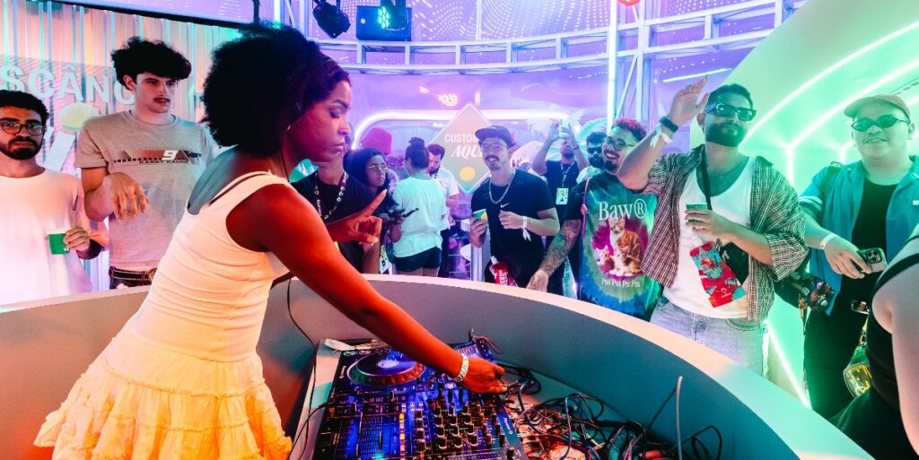 Aya Ibeji no Sprite Fresh District (Tati Silvestroni)