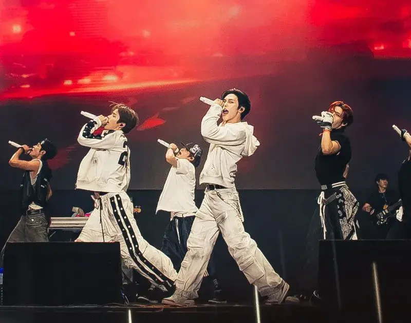 RIIZE arrasa no português e entrega show enérgico no Lollapalooza Brasil