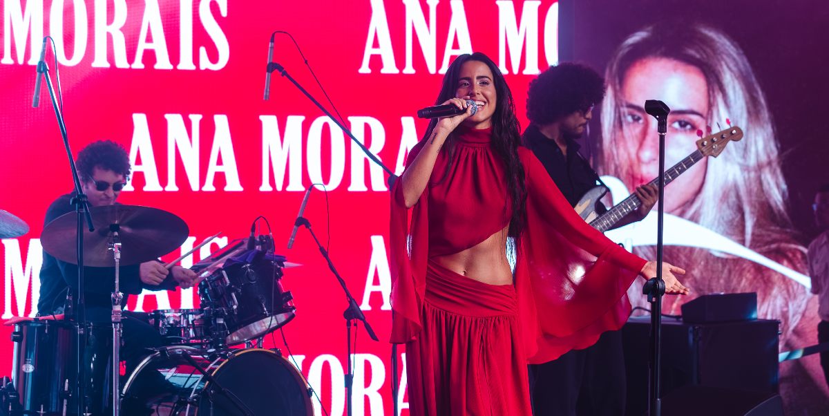Lolla BR 2026: Após cantar 'escondido', Ana Morais leva MPB ao Coke Studio 1 Ana Morais no Coke Studio (Tati Silvestroni)