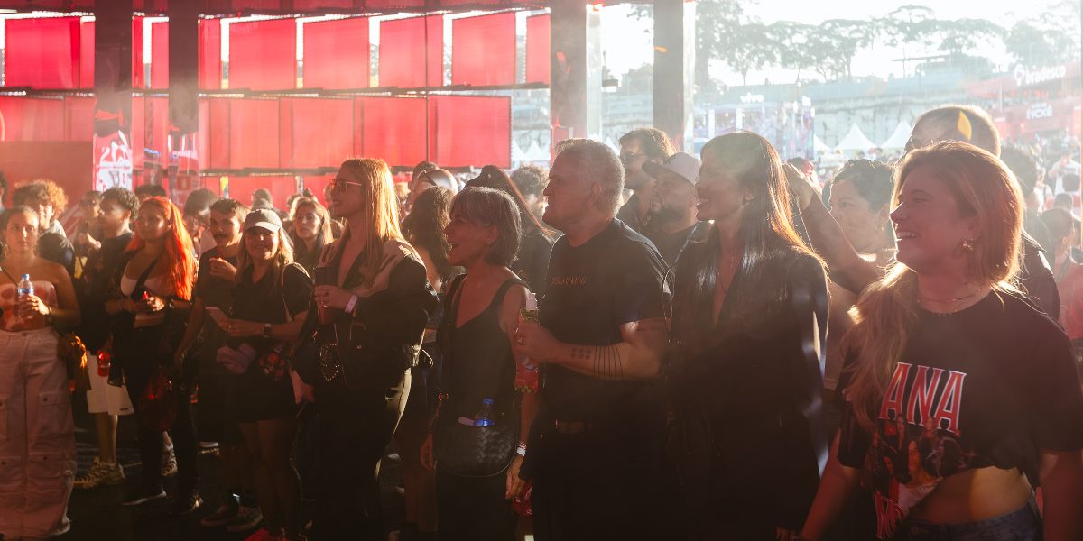 Lolla BR 2026: Após cantar 'escondido', Ana Morais leva MPB ao Coke Studio 2 Glória Pires e Orlando Morais na plateia do Coke Studio (Tati Silvestroni)