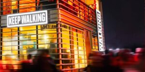 O estande de Johnnie Walker no Lollapalooza Brasil 2026 (Reprodução)