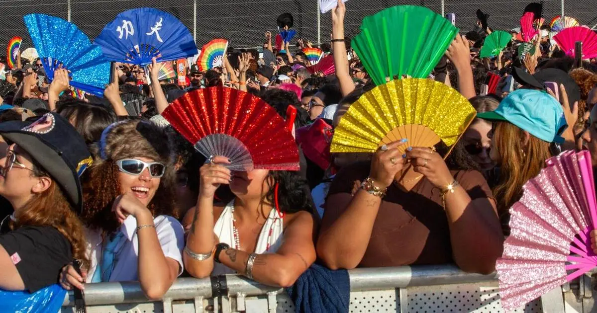 Leques em ação no Lollapalooza Brasil 2026 (Sidnei Lopes/Billboard Brasil)