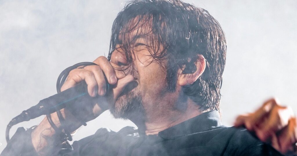 Chino Moreno, vocalista do Deftones no Lollapalooza Brasil 2026 (@lollapaloozabr)