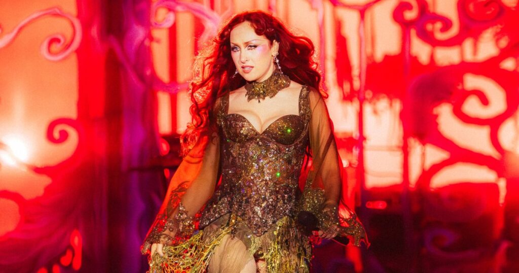 Jorginho esclarece polêmica com Chappell Roan no Brasil: 'Mal-entendido' 1 Chappell Roan em show no Lollapalooza Brasil 2026