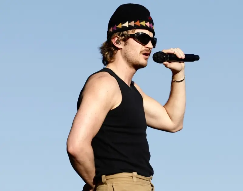 Djo celebra amor brasileiro e próximos passos na música: ‘Me sinto sortudo’