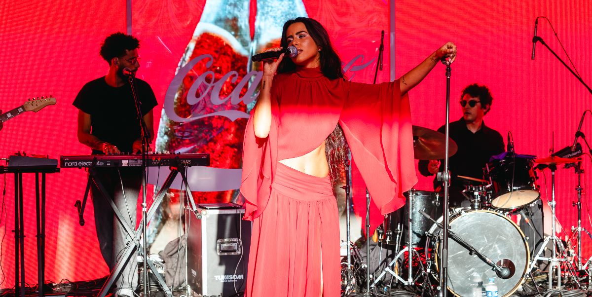 Volume lá em cima: Coke Studio vira sucesso de público no Lolla BR 2026 3 Ana Morais, artista apresentada por Billboard Descobre (foto: Tati Silvestroni)