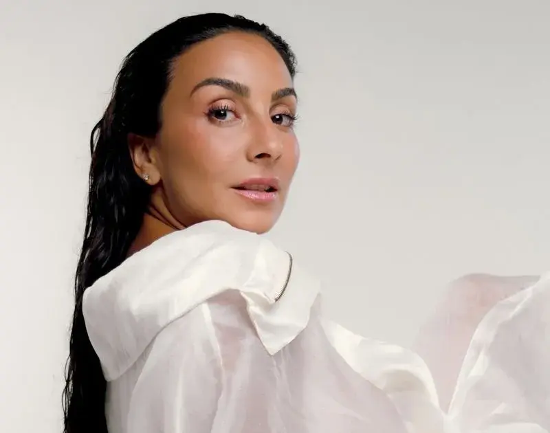 Deya explora espiritualidade e oferece ‘reset’ com single ‘Água de Coco’