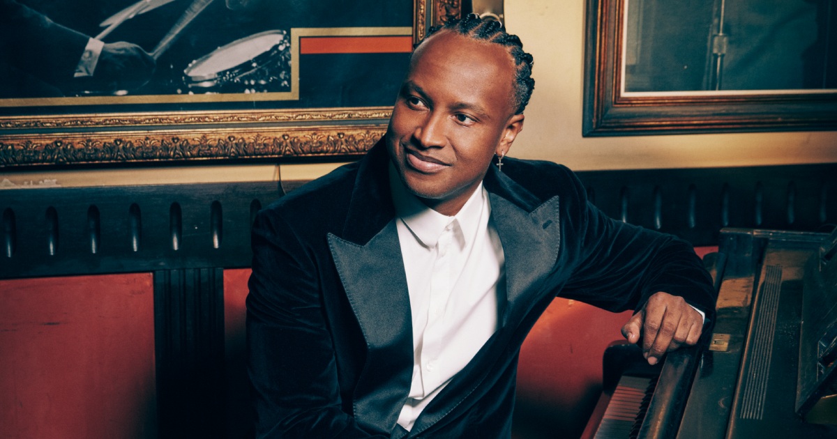 Entrevista: Thiaguinho une gerações no segundo ato de 'Bem Black' 2 Thiaguinho