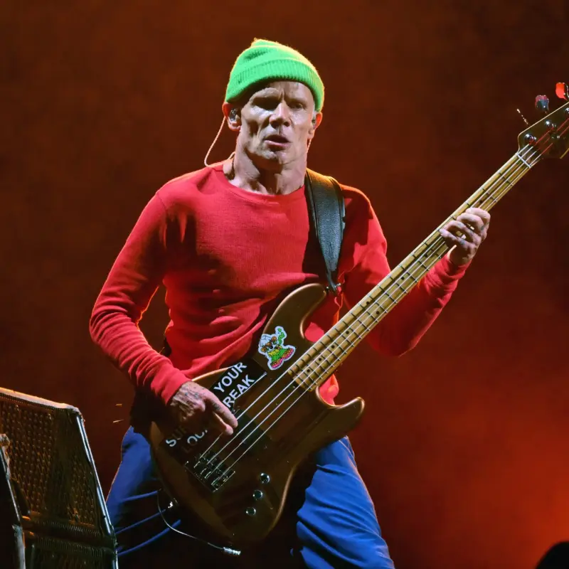 Baixista do Red Hot Chili Peppers, Flea, anuncia primeiro álbum solo