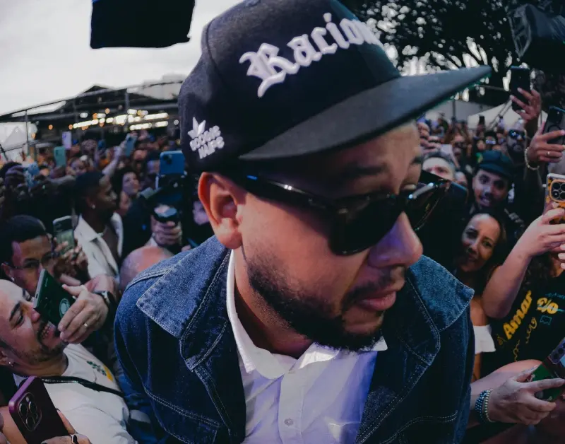 Emicida lança teaser de ‘Us Memo Preto Zica’, gravado no Quintal dos Prettos