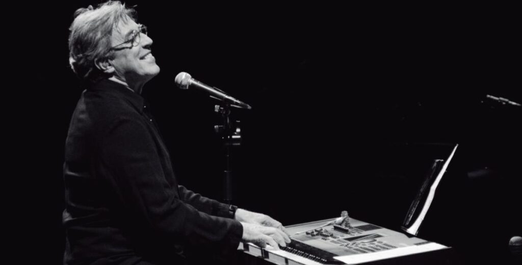 Ivan Lins, que vê em Paulinho da Costa o principal responsável por sua carreira internacional (Levi Bianco/Brazil Photo Press)