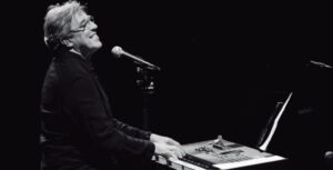 Ivan Lins, que vê em Paulinho da Costa o principal responsável por sua carreira internacional (Levi Bianco/Brazil Photo Press)