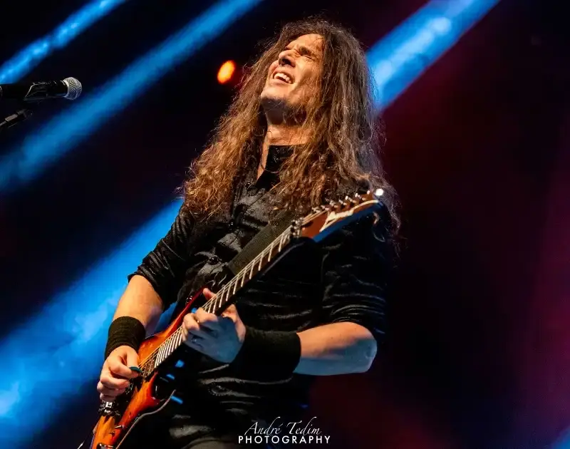 Fúria Metal: Kiko Loureiro acusa grupo sueco de heavy metal de plágio