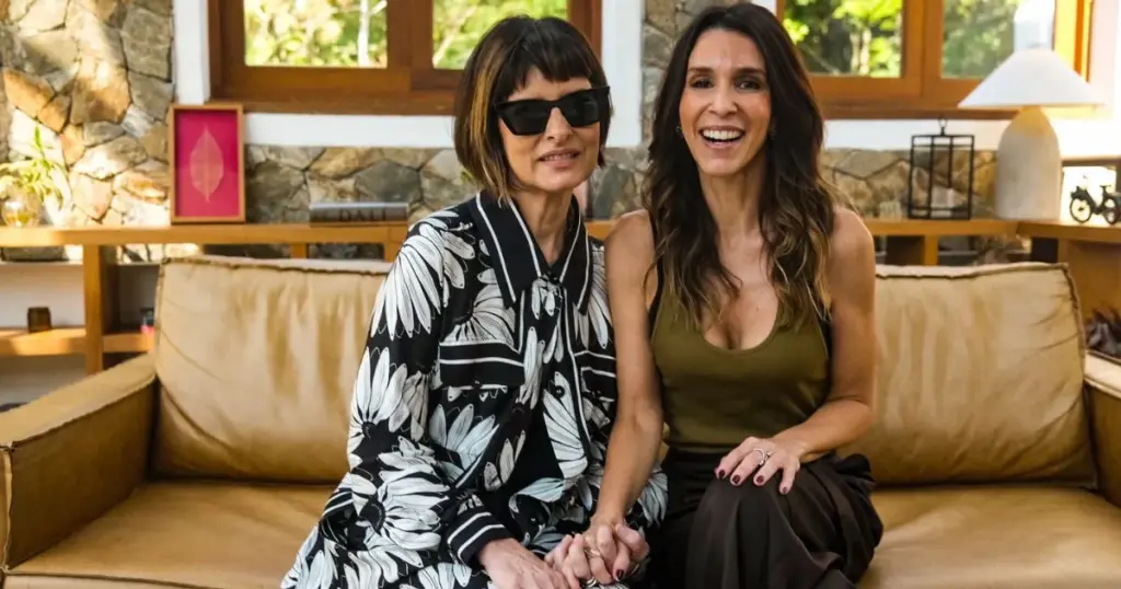 Sarah Oliveira revela as histórias por trás dos refrãos em nova série 1 Fernanda Abreu e Sarah Oliveira (crédito Milena Seta)