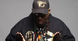 Afrika Bambaataa (reprodução Facebook)