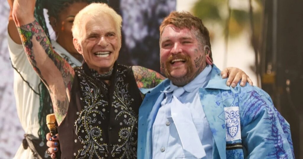 Teddy Swims incendeia Coachella com David Lee Roth e Joe Jonas 1 David Lee Roth e Teddy Swims no Coachella 2026 (Reprodução YouTube)